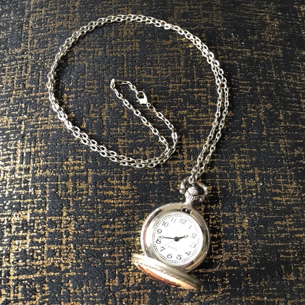 5/$25 🛍 Silver Pendant Watch Necklace